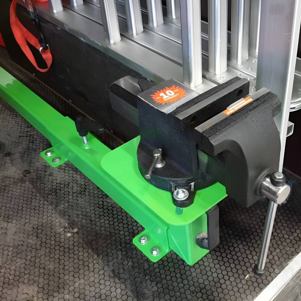 Uttrekkbar skrustikke-holder